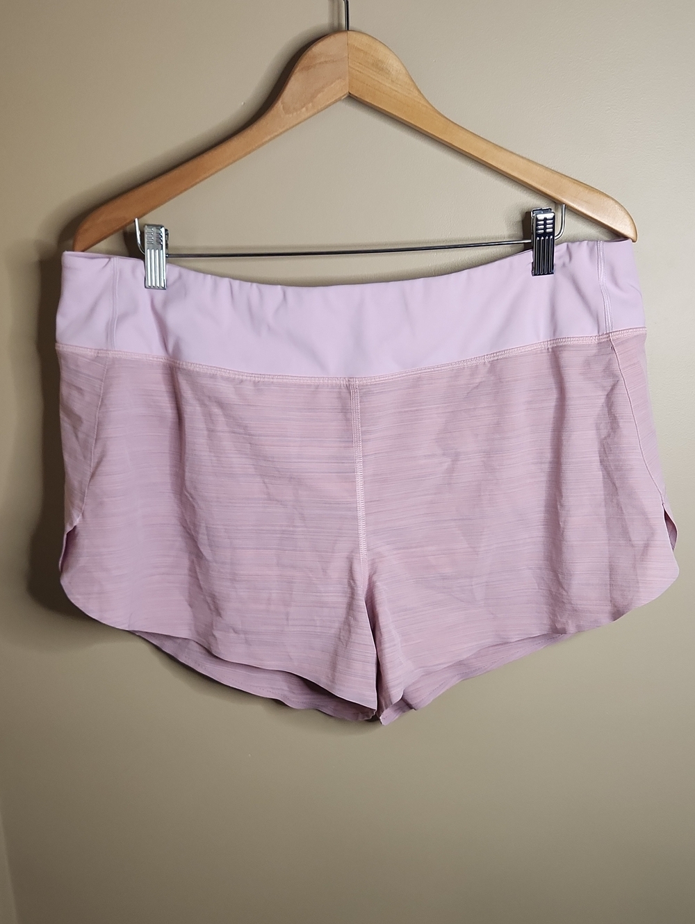 Athleta Run With it 3.5"Shorts in Heathered Pink.  Size XL.. #657669